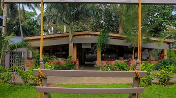 Saffron Beach Bistro & Cottages