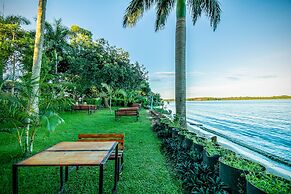 Saffron Beach Bistro & Cottages