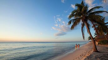 Saffron Beach Bistro & Cottages