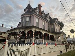 Grand Gables Inn Bed & Breakfast