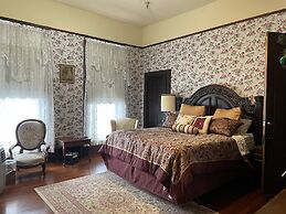 Grand Gables Inn Bed & Breakfast