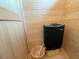 Kohaku AMBER Kamakura Zaimokuza