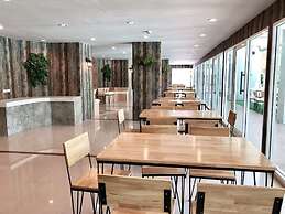 Le Breeze Resort