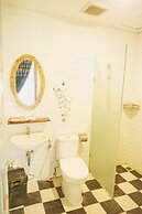 Omah Njonja Bed & Brasserie