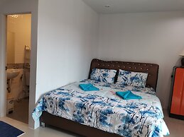 Mae-Porn Hostel