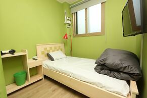 Midtown Hostel
