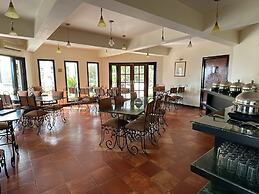 8fold-Pinecrest By LaRiSa, Bhimtal