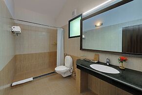 8fold-Pinecrest By LaRiSa, Bhimtal