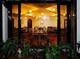 8fold-Pinecrest By LaRiSa, Bhimtal