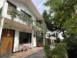 8fold-Pinecrest By LaRiSa, Bhimtal