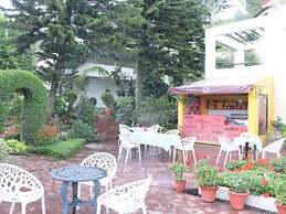 8fold-Pinecrest By LaRiSa, Bhimtal