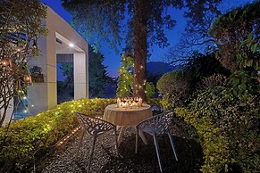 8fold-Pinecrest By LaRiSa, Bhimtal
