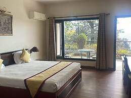 8fold-Pinecrest By LaRiSa, Bhimtal