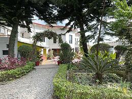 8fold-Pinecrest By LaRiSa, Bhimtal