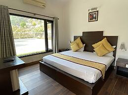 8fold-Pinecrest By LaRiSa, Bhimtal