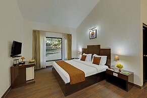 8fold-Pinecrest By LaRiSa, Bhimtal