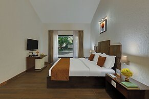 8fold-Pinecrest By LaRiSa, Bhimtal