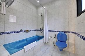 8fold-Pinecrest By LaRiSa, Bhimtal