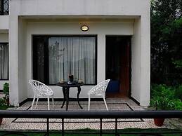 8fold-Pinecrest By LaRiSa, Bhimtal