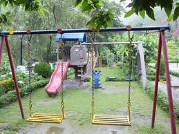 8fold-Pinecrest By LaRiSa, Bhimtal