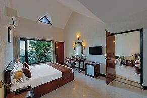 8fold-Pinecrest By LaRiSa, Bhimtal