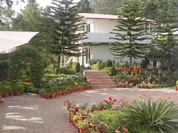 8fold-Pinecrest By LaRiSa, Bhimtal