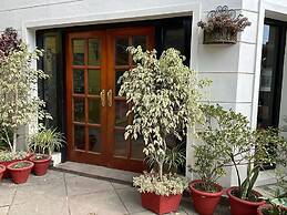 8fold-Pinecrest By LaRiSa, Bhimtal