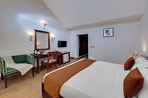 8fold-Pinecrest By LaRiSa, Bhimtal