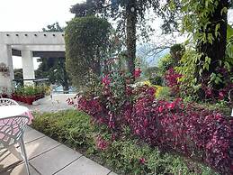 8fold-Pinecrest By LaRiSa, Bhimtal