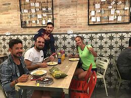 Hola Hostal Collblanc - Hostel