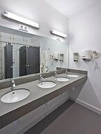 Hola Hostal Collblanc - Hostel