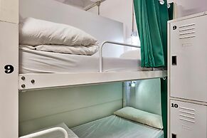Hola Hostal Collblanc - Hostel