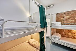 Hola Hostal Collblanc - Hostel