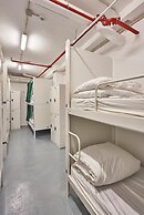 Hola Hostal Collblanc - Hostel