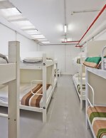 Hola Hostal Collblanc - Hostel