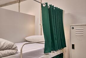 Hola Hostal Collblanc - Hostel