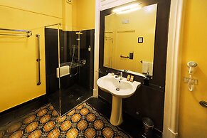 SpaccaNapoli Comfort Suites