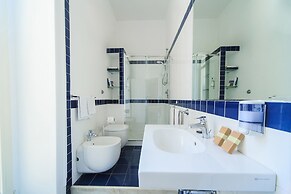 SpaccaNapoli Comfort Suites