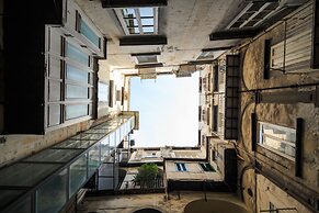 SpaccaNapoli Comfort Suites