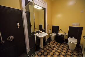 SpaccaNapoli Comfort Suites