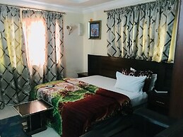 Hymax Grace Hotel and Suites