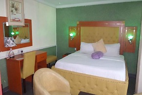 De Heavens Royale Hotel & Towers