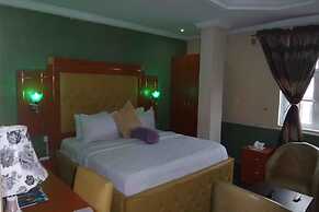 De Heavens Royale Hotel & Towers