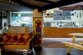 Shoestrings Backpackers & Bar