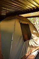 Shoestrings Backpackers & Bar