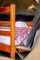 Shoestrings Backpackers & Bar