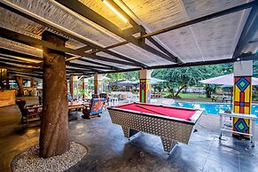 Shoestrings Backpackers & Bar