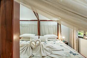 Shoestrings Backpackers & Bar