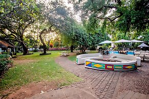 Shoestrings Backpackers & Bar