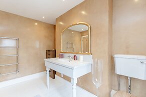 Vauxhall Oasis - 3 Bed House by BaseToGo